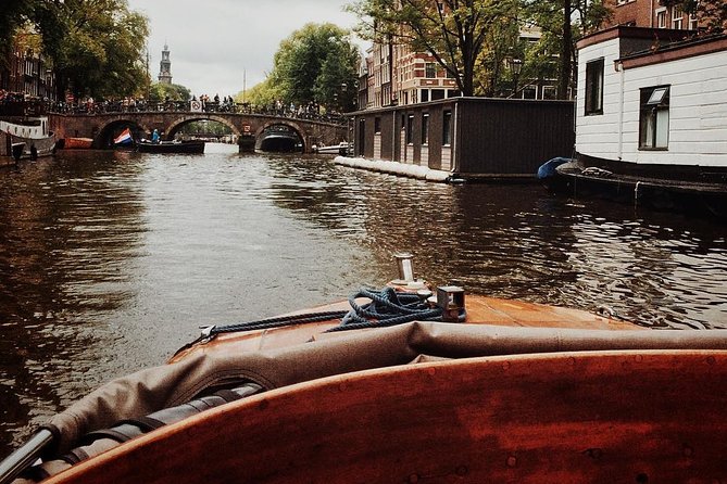 Amsterdam Private Walking Tour of Famous Painters - St. Nicholas Basilica and the religion conflict behind the paint