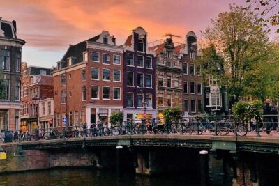 Amsterdam Private Walking Tour of Famous Painters - Amsterdam Centraal: starting with the Golden Age power map