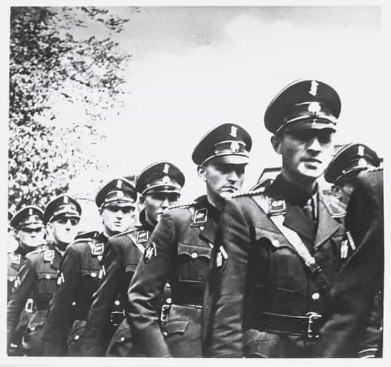 Amsterdam: Private World War Two History Walking Tour - Meeting at Prinsengracht and Getting Your Bearings Fast
