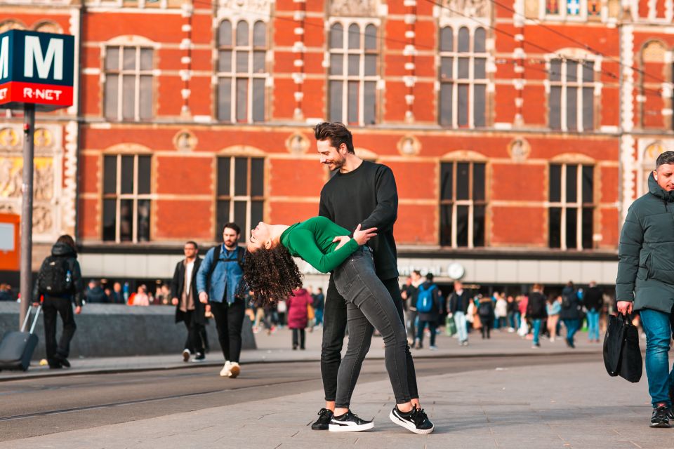 Amsterdam: Professional photoshoot at Centraal Station - Why Amsterdam Centraal Station works so well for photos
