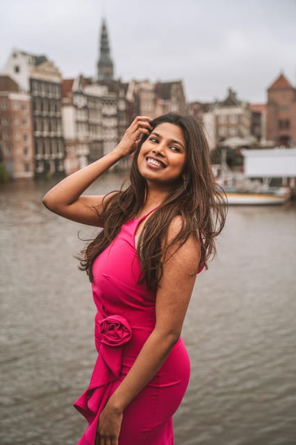Amsterdam: Professional Photoshoot at the Canals - Preview photos first, then retouching in 15 days