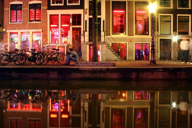 Amsterdam Red Light District and City Center Walking Tour - The Dam and Amsterdam’s Wooden-Pile Foundation: The City Built on Trees