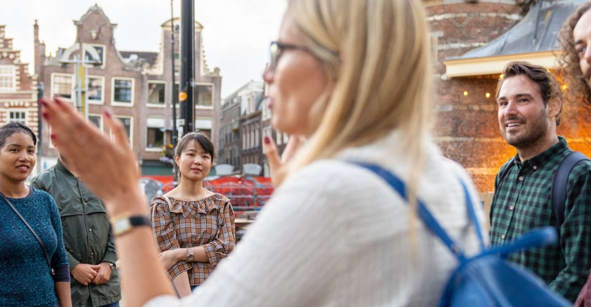 Amsterdam: Red Light District & City Tour German or English - Beurs van Berlage and the Dancing Houses: where architecture teaches attitude
