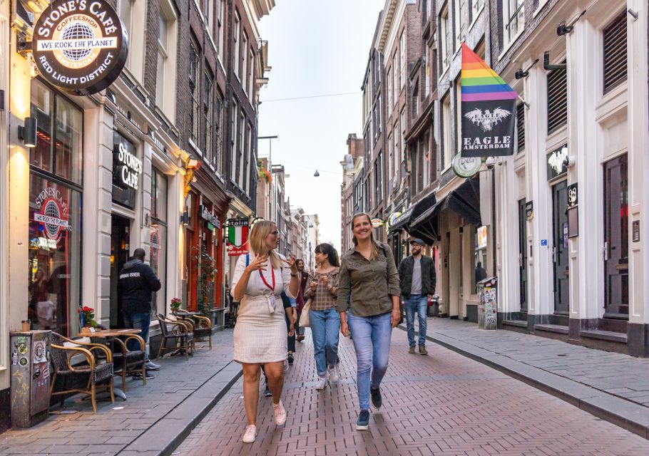 Amsterdam: Red Light District & City Tour German or English - Centraal Station, Chinatown, and a coffeeshop photo stop: the city’s mixed soundtrack