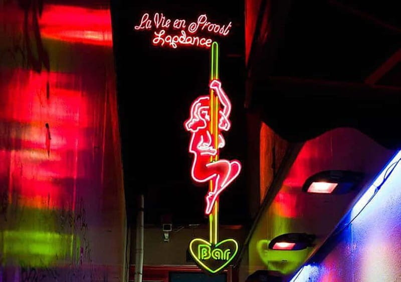 Amsterdam: Red Light District Tour in German/English/Italian - Price and value: is $28 for 1.5 hours worth it?