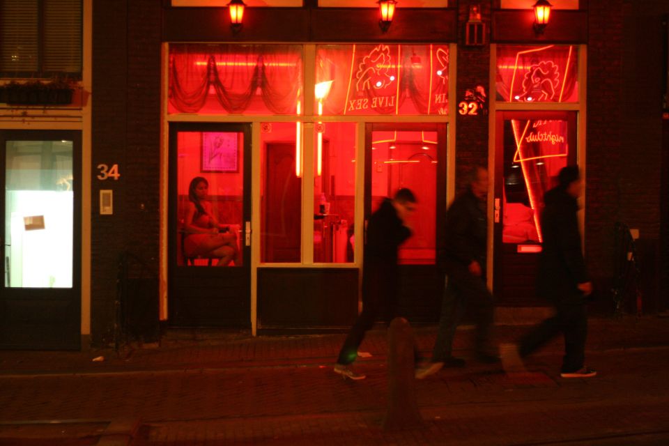 Amsterdam Red Light District tour with a local guide - Key things that make this tour worth your time