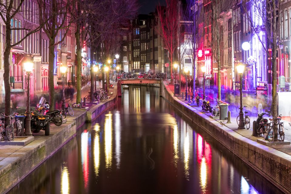 Amsterdam: Red Light District walking tour - A practical 2-hour walking route through Amsterdam Old Town