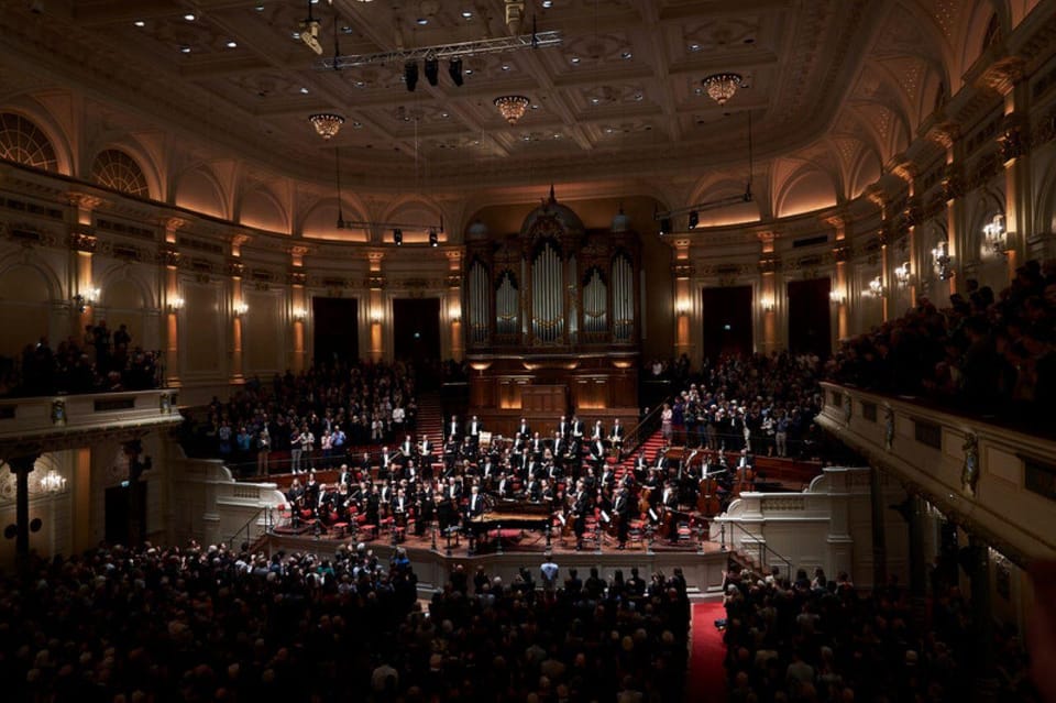 Amsterdam: Royal Concertgebouw Orchestra Concert Ticket - Your pre-concert drink and the 20-minute intermission rhythm