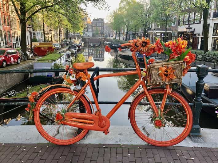 Amsterdam: Small Group Walking Tour with Fun Guide - Anne Frank House area: seeing a landmark with context