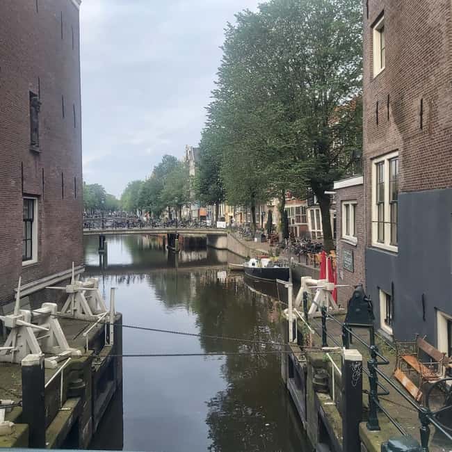 Amsterdam: Spanish Tour Unmasking the Redlight District - Who this tour fits best (and who might not love it)