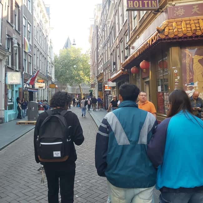 Amsterdam: Spanish Tour Unmasking the Redlight District - Price and time: does $31 buy real value?