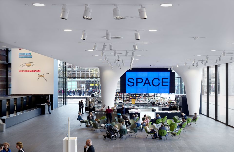 Amsterdam: Stedelijk Museum and 1-Hour Canal Cruise - Temporary exhibitions: why they matter more than you think