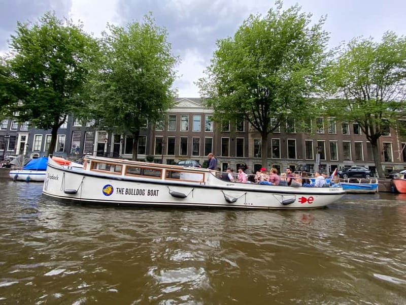 Amsterdam: The Bulldog Boat Smoke and Booze Cruise - Guide style on an open boat: facts, jokes, and audio you can hear