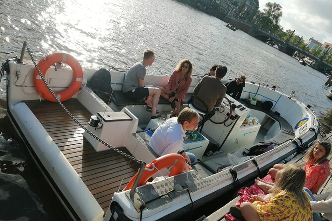 Amsterdam The Bulldog Boat Smoke Friendly Cruise + 2 drinks - Hosts, comedy, and the small-group feel that keeps you from tuning out