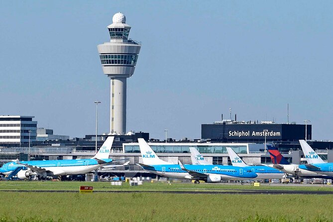 Amsterdam to Schiphol Airport Private Transfer - Inside the ride: comfort, space, and small perks