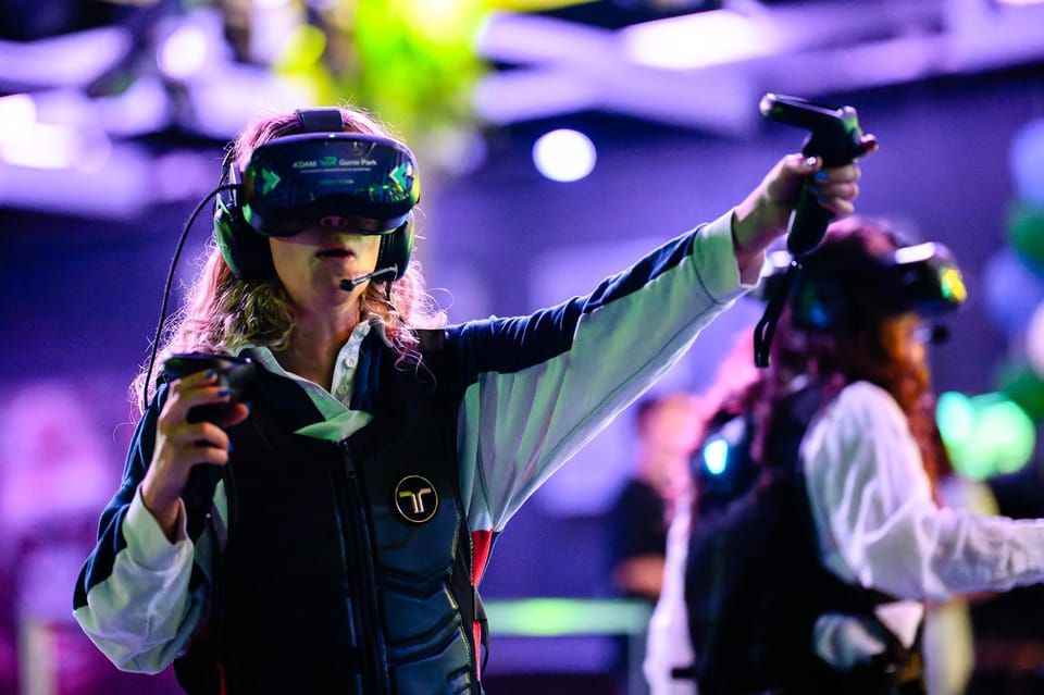 Amsterdam: Ultimate VR Experience: 60 minutes - Game modes with teams: working together in a 36-square-meter space