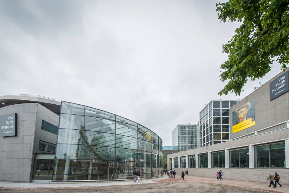 Amsterdam: Van Gogh Museum Ticket and City Canal Cruise - The snack box option: when it makes sense