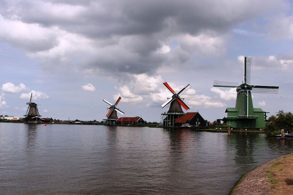 Amsterdam: Volendam, Windmill, and Cheese Farm Private Tour - Cheese farm and cheese tasting: how Dutch food got its reputation