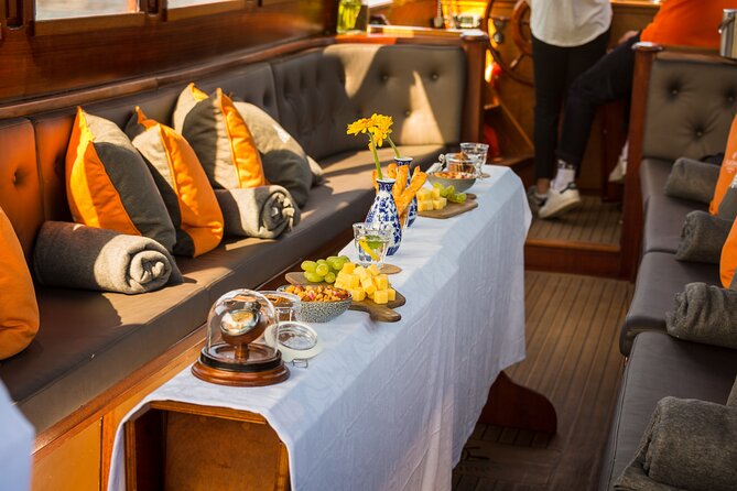 Amsterdam Walking Tour and Cruise with Drinks and Cheese Tasting - Entering the Right Mindset: How This Walk and Cruise Fits Together