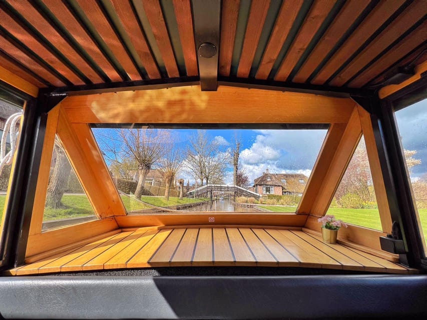 Amsterdam: Zaanse Schans and Giethoorn Day Trip with Cruise - The gouda factory stop: tasting with context (and what to watch for)
