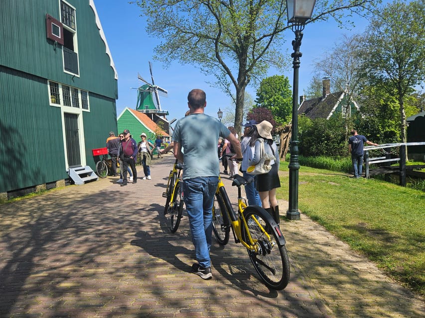 Amsterdam: Zaanse Schans E-Bike Tour with Windmills & Cheese - The ride back: Verkadefabriek, Zaandam views, Hempont, and the Kissing Couple
