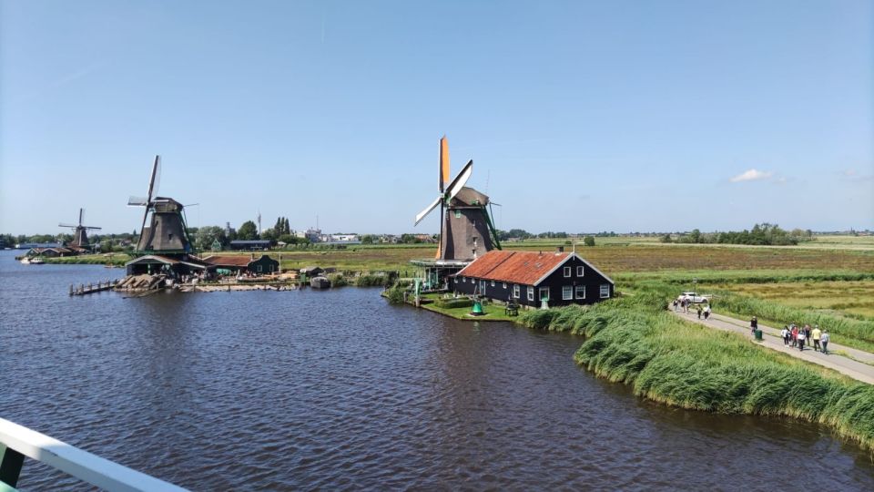 Amsterdam: Zaanse Schans Windmills Bike Tour with Guide - Why Zaanse Schans feels like old Holland on two wheels