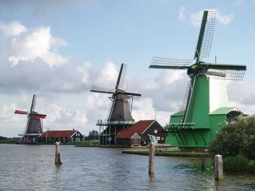 Amsterdam: Zaanse Schans Windmills Bike Tour with Guide - The bike deal: Batavus comfort, hand brakes, and kid-friendly options