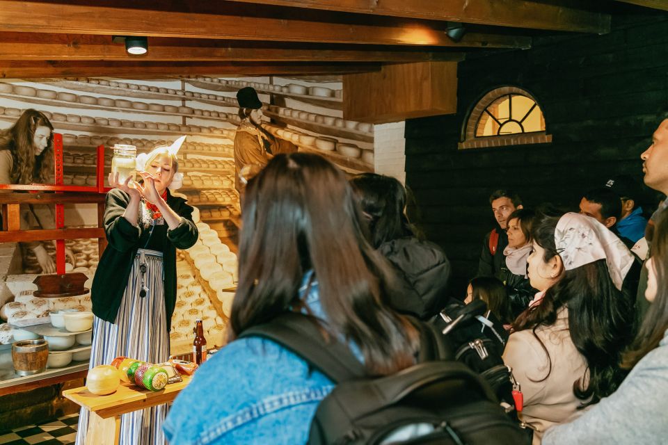 Amsterdam: Zaanse Schans windmills & Volendam Guided Tour - Volendam’s free time: make it count (and don’t over-schedule)