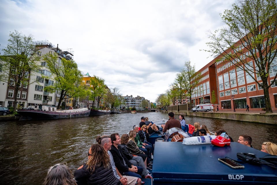 Amsterdam:Old City Canal Cruise with Live Guide and Open Bar - Open-Air Comfort and the Reality of Boat Layout