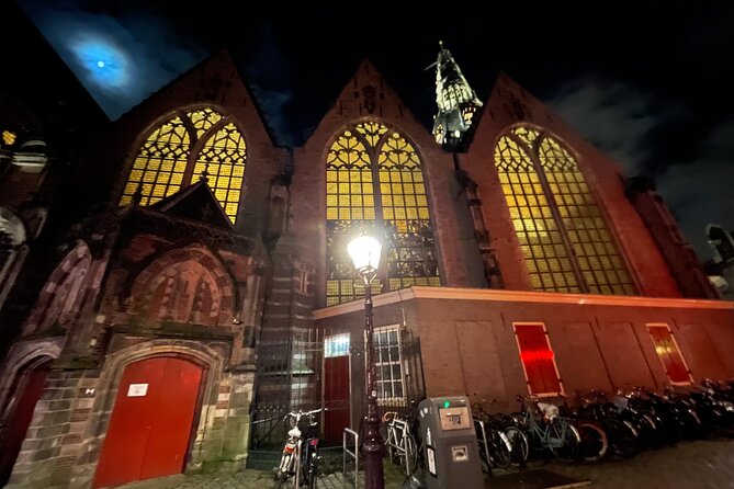 Amsterdam’s Ghostly Experiences Group Tour - Zuiderkerkstoren and the Graveyard That Was There Until Recently