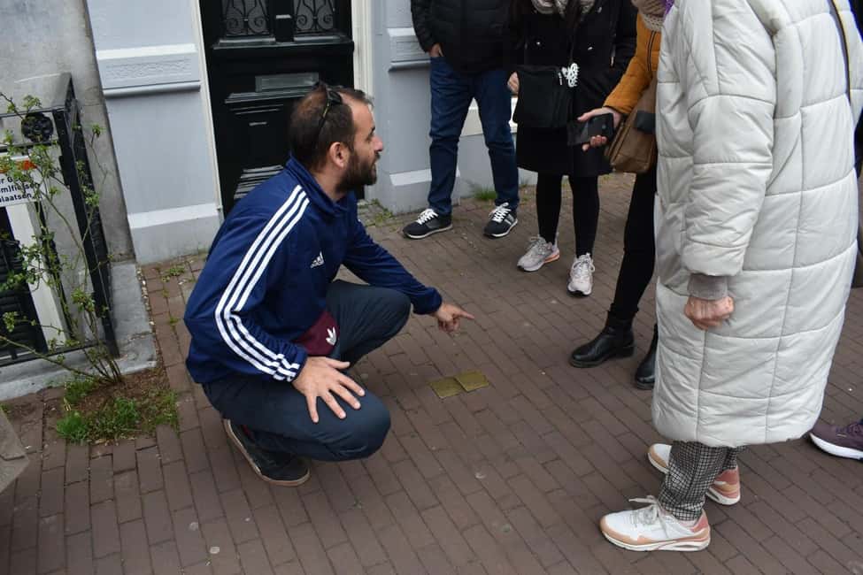 Amsterdam’s Hidden Facts: 750 Years of Secrets ⭐ - The Adonis Effect: Why Antonis’s Style Makes the Facts Stick