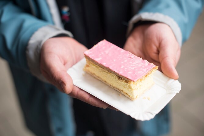 Amsterdam's Market Street Food Tour with Streat Bites - The guide matters: small-group pacing and quick answers