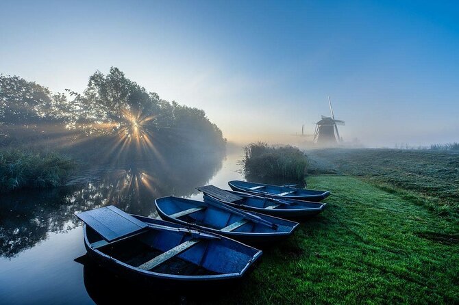 Best of Dutch Countryside: Giethoorn, Windmills, Secret Villages - Zaanse Schans Windmills: Green Houses, Polders, and Real Photo Time