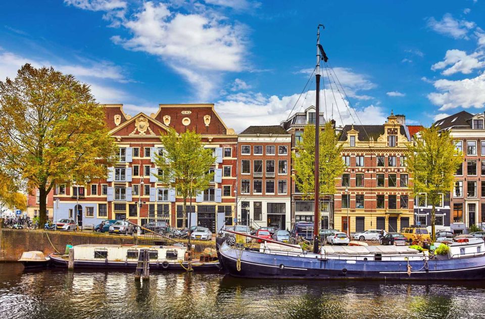 Bike Tour of Amsterdam Old Town, Top Attractions and Nature - The 2-hour Old Town loop: 9 Streets to Begijnhof