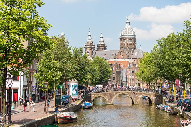 Body Worlds Amsterdam & 1-Hour Canal Cruise - Stop 2: the 1-hour Rederij Lovers canal cruise with audio guide