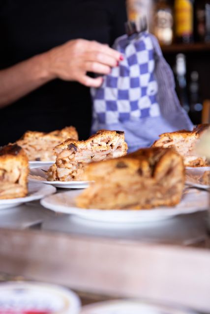 Boutique Dutch Food & History Tour with up to 8 guests only - Starting at Papeneiland Café and ending at Café Nieuw Amsterdam
