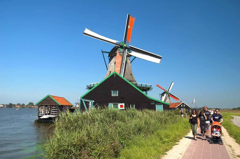 Brussels: Holland Keukenhof & Kinderdijk Guided Day Tour - Two windmills inside: the tight stairs and real machinery factor