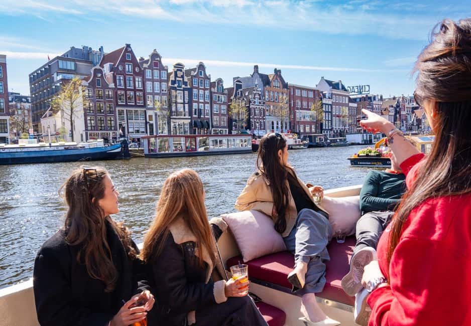 CHEESE AND DRINKS TOUR: A TASTE OF AMSTERDAM ON THE CANALS - Oudezijds Voorburgwal meets easy boarding and quick orientation