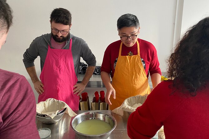Cheese making workshop next to De Hallen, heart of Amsterdam - Experimenting with herbs and colors (simple ways to get results)