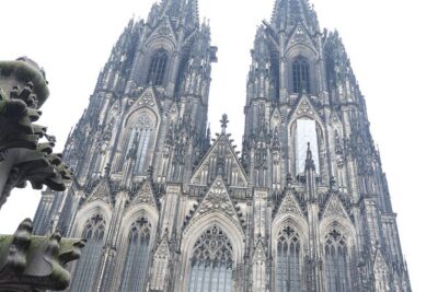 Cologne Small-Group Day Tour from Amsterdam - The Ride: Comfort for a 11.5-Hour Day