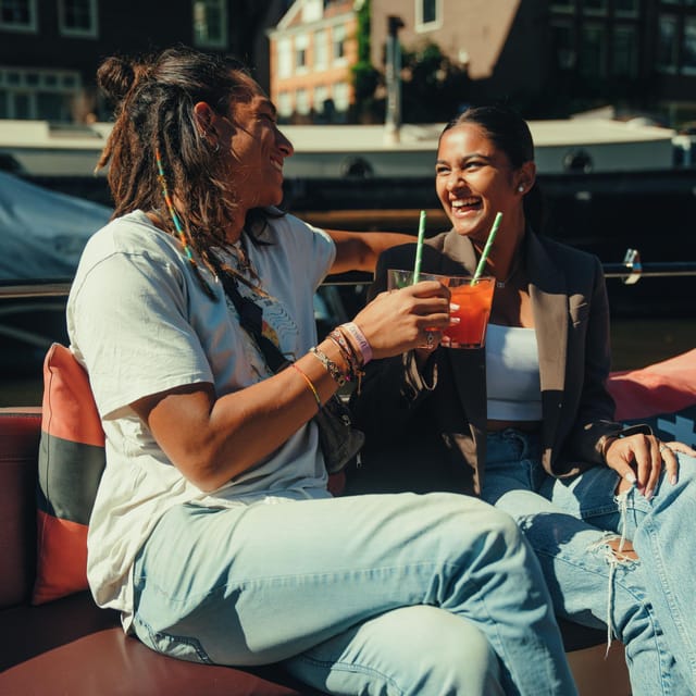 COZY AND FUN CANAL TOUR: A UNIQUE JOURNEY THROUGH AMSTERDAM - The Quiet Magic of a 100% Electric Amsterdam Canal Cruise