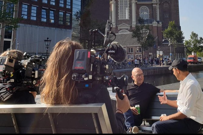 Cruise Amsterdam like a Local — Small Group 12 pax - What the guide does with the time: stories, jokes, and real interaction