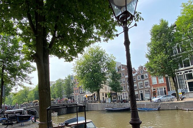 CULTURE with bite, culinary city tour - Nieuwe Kerk (10 minutes) and the National Monument (5 minutes): quick hits that anchor the center