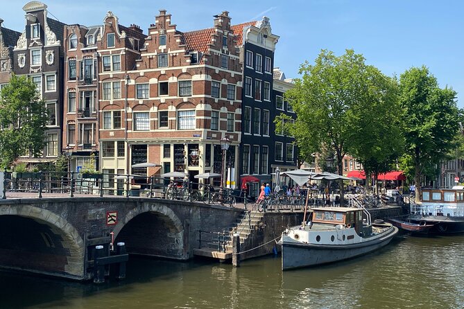 CULTURE with bite, culinary city tour - Canals & canal houses: getting the Amsterdam-water feeling