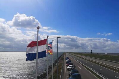 Day Tour Giethoorn, Afsluitdijk and Zaanse Schans with Boat Cruise - Wooden shoes in real time at the Kooijman workshop