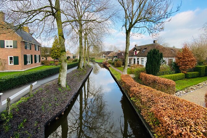 Day Tour Giethoorn, Afsluitdijk and Zaanse Schans with Boat Cruise - Giethoorn, the Dutch Little Venice: boat cruise plus 4 hours to roam