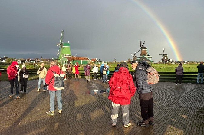 Daytrip Tour from Amsterdam to Zaanse Schans and Giethoorn - Giethoorn’s canal village time: walking bridges, choosing your pace