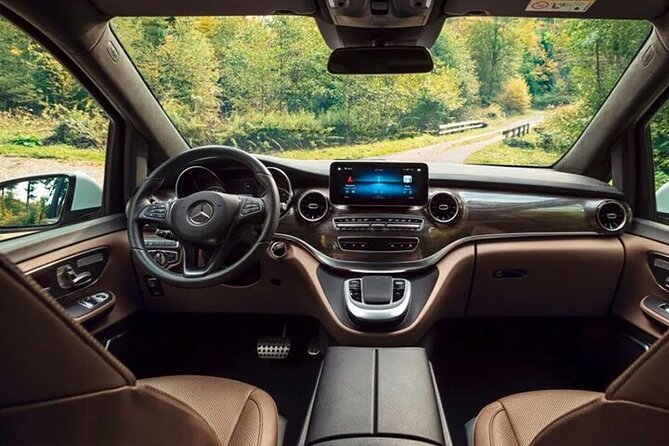 Departure from Amsterdam City to Amsterdam Airport AMS by Minivan - Hotel hall pickup in a luxury Mercedes V-Class to Schiphol