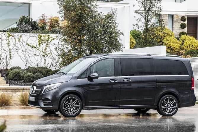 Departure from Amsterdam City to Amsterdam Airport AMS by Minivan - The meet-and-greet system that prevents pickup problems