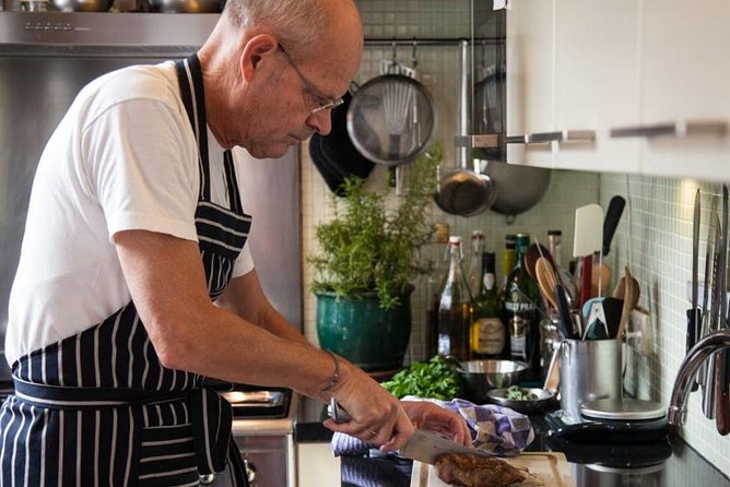 Dining With The Dutch: Enjoy A Delicious 4-Course Family Meal - Entering Martine and Olav’s canalside apartment in De Wellen
